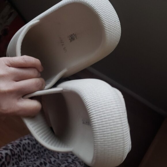 5 With A Bundle Womens Beige Slide Sandals - Picture 4 of 7